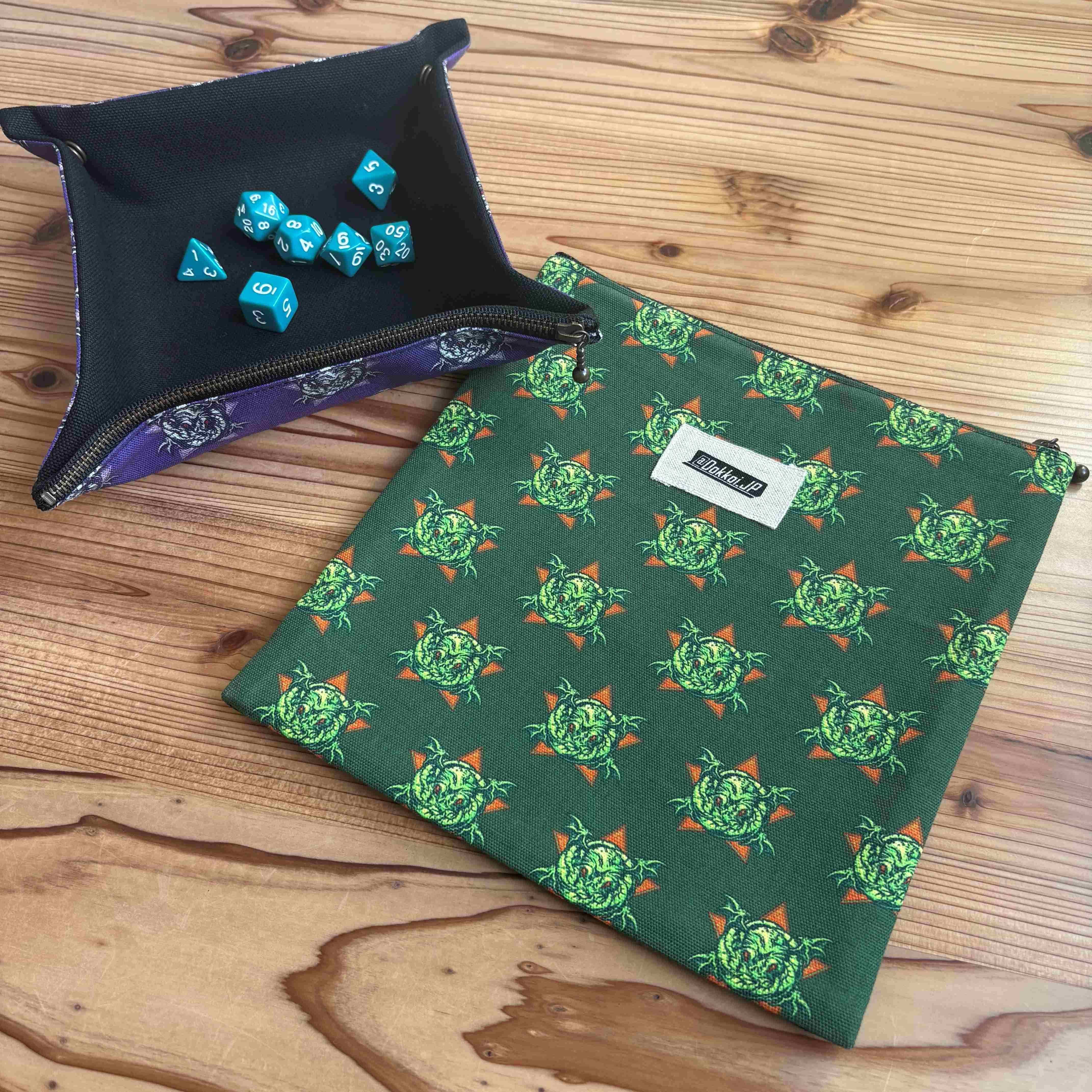 【土-V01】ダイストレイになるポーチ「Dokkoiポーチトレイ」に新柄登場！